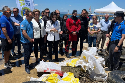 Saros'ta denizden araç lastikleri ile plastik atıklar çıktı