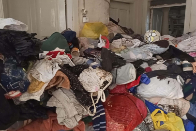Daha önce 6 kez temizlenen evden yine 6 kamyon çöp çıktı