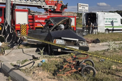 Kayseri'de 2 otomobil çarpıştı; 3 ölü, 5 yaralı