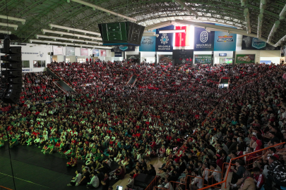 Konya’da milli maç heyecanı, spor salonunda dev ekranda yaşandı