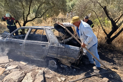 Yanan otomobilini uzaklaştırıp, alevlerin ormana sıçramasını önledi