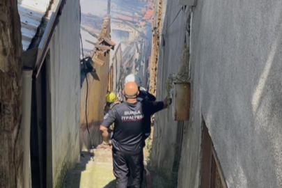Bursa'da korkutan yangın! 4 ev alevlere teslim oldu...
