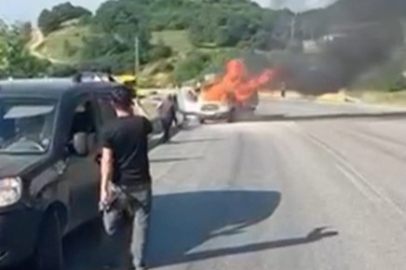Bursa'da erik yüklü kamyonet alev alev yandı