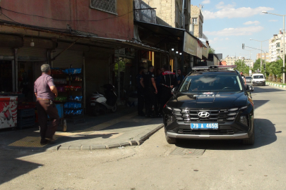 Kilis'te kebap salonunda bıçaklı kavga kamerada: 1 yaralı