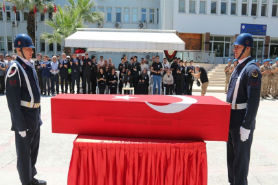 Manisa'da TIR'a çarpan motosikletin sürücüsü uzman çavuş, hayatını kaybetti