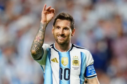 Arjantin, Cezayir'i Messi'nin golleriyle yendi