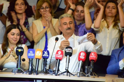 Görevden alınan CHP Bursa İl Başkanı, tebliğ kağıdını yırttı