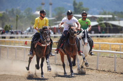 Bursa'da Rahvan At Yarışları nefes kesti