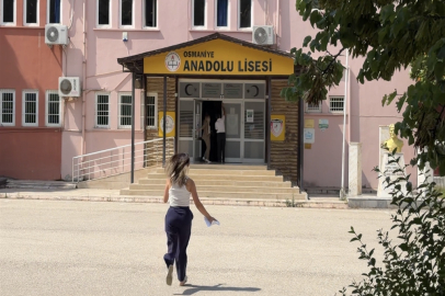 Osmaniye'de sınava saniyelerle geç kalan aday içeri alınmadı