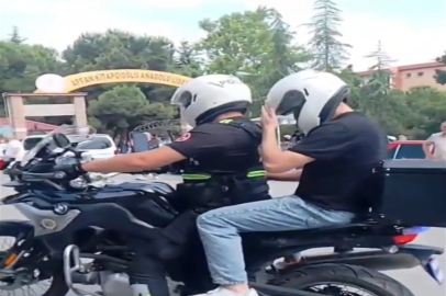 Sınava geç kalan öğrencilerin yardımına polis yetişti