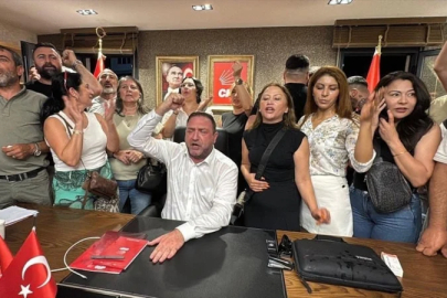 CHP İzmir'de koltuk kavgası: Taraflar birbirlerine girdi