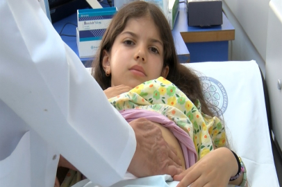 'Mucize' nakille hayata dönen 9 yaşındaki Nisanur, doğum gününü doktorları ile kutladı