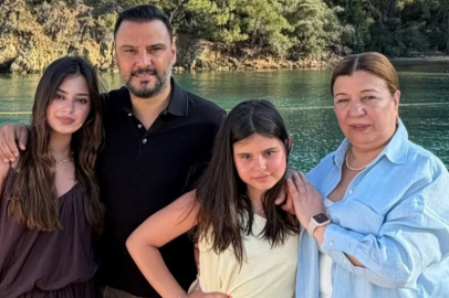 Şarkıcı Alişan yeğenleri ve annesiyle tatile çıktı