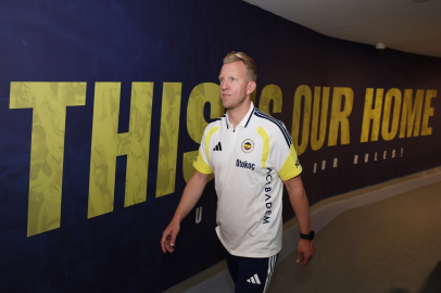 Dirk Kuyt, Fenerbahçe’ye yardımcı antrenör olarak geri döndü