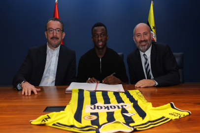 Fenerbahçe, Amara Diouf ile 5 yıllık sözleşme imzaladı