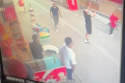Küçükçekmece'de 8'inci kattan düşen yavru kediyi şemsiyeyle kurtardılar