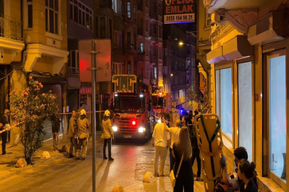 Beyoğlu’nda bodrum katında duvar çöktü; 5 katlı bina tahliye edildi
