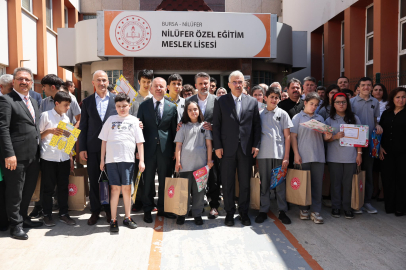 Başkan Vekili Şahin Biba, Karne Sevincine Ortak Oldu
