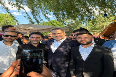 Hakan Fidan ve Ömer Çelik Bolu’da göl kenarında vatandaşlarla buluştu