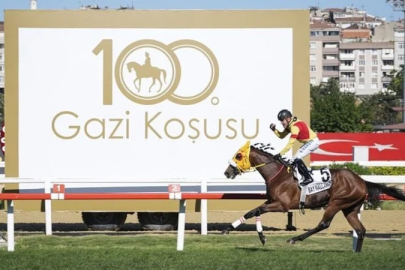 100'üncü Gazi Koşusu'ndaki şapka ve kıyafetler, İngilizlerin Royal Ascot'undan geri kalmadı