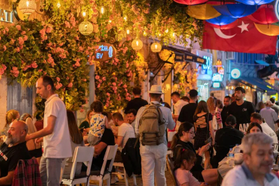 Araba parası gibi hesap geldi! Alaçatı'daki adisyon gündem oldu