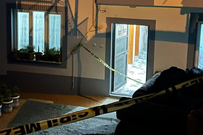 16 yaşındaki kız annesini uyurken bıçaklayarak öldürdü!