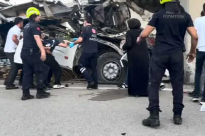Bursa'da köprü ayağına çarpan TIR'ın şoförü öldü