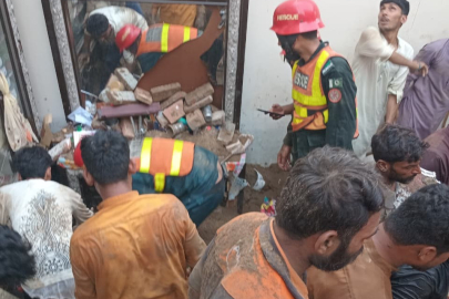 Pakistan'da dershanenin çatısı çöktü: 14 ölü