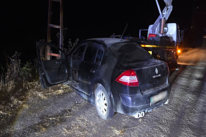 Elektrik direğine çarpan otomobilin alkollü sürücüsü ağır yaralandı
