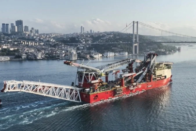 Dev doğalgaz boru hattı platformu İstanbul Boğazı'ndan geçti