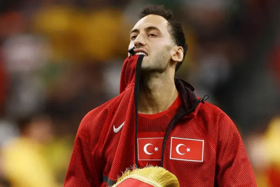 Hakan Çalhanoğlu'ndan milli takım dönüşü flaş karar!