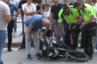 Kütahya'da servis aracı ile motosiklet çarpıştı: 2 yaralı