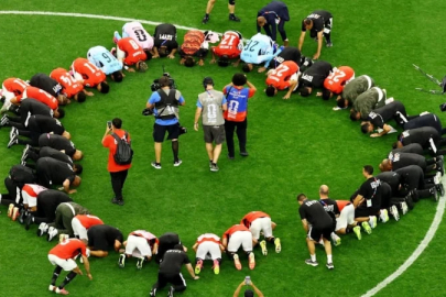 Mısırlı futbolcuların kutlaması secdeye giderek oldu