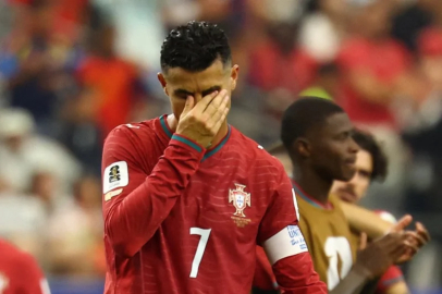 Cristiano Ronaldo, İspanya yenilgisinin ardından gözyaşlarını tutamadı