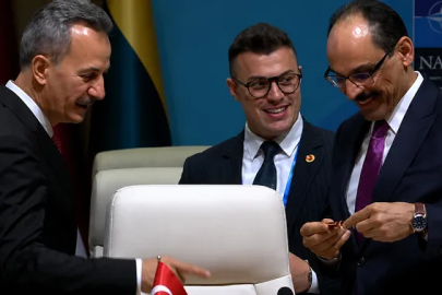 Cumhurbaşkanı Erdoğan'ın masasındaki kalem NATO Zirvesi'nde ilgi odağı oldu