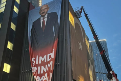 CHP İstanbul İl Başkanlığı'nda 'poster' krizi yaşandı.