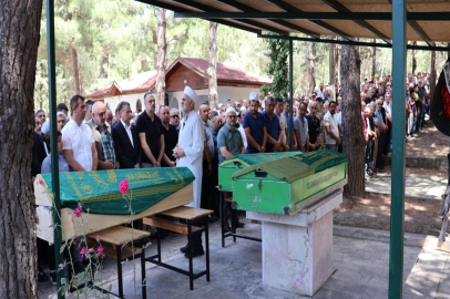 Amasya’daki kazada ölen anne ve 2 oğlu toprağa verildi