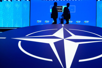 NATO Zirvesi’ne damga vuran Sütlü Nuriye: Darbe karşıtı tatlı