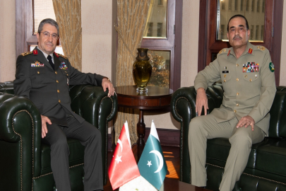Genelkurmay Başkanı Orgeneral Bayraktaroğlu, Pakistan Savunma Kuvvetleri Komutanı Munir ile görüştü