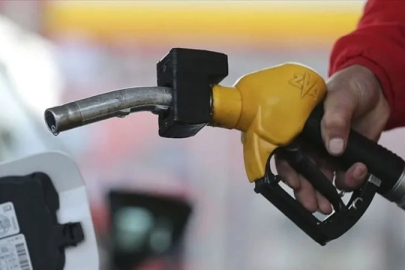 Petrol Yükseldi, Akaryakıta Zam Kapıda