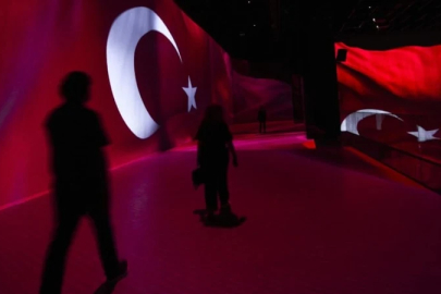 "İrade Bizim, Zafer Bizim" dijital zaman tüneli, 15 Temmuz'un hafızasını ziyaretçilerle buluşturuyor
