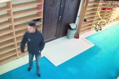 Bursa'da caminin yardım kutusunu kırıp 100 bin TL çaldı; hırsızlık kamerada