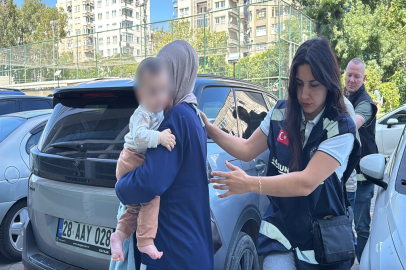 Kucağında bebeğiyle, çantasında 1 kilogram metamfetaminle yakalandı