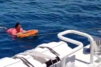 Aydın'da denizde açığa sürüklenen kadın, deniz polisi tarafından kurtarıldı