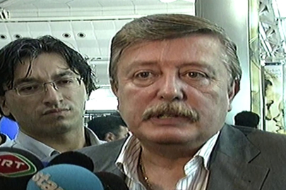 Eskişehir'de elini öptüğü yaşlı adamı dolandırdı