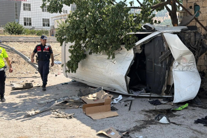 Adıyaman'da panelvan şarampole yuvarlandı: 1'i ağır 8 yaralı