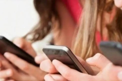 Çekya'da okullarda yeni düzenleme: Öğrencilere telefon yasağı geliyor