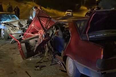 Sivas'ta gece saatlerine iki otomobilin çarpıştığı kazada 1 kişi öldü, 5 kişi yaralandı