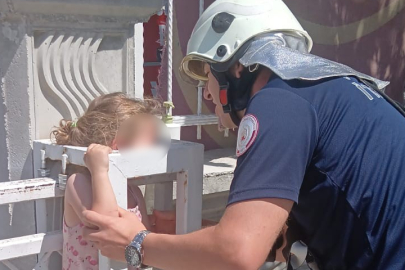 Afyonkarahisar'da kafası kapıya sıkışan 4 yaşındaki çocuğun imdadına itfaiye yetişti