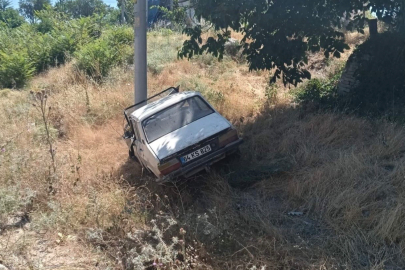 Uşak’ta yoldan çıkan otomobil elektrik direğine çarptı: 4 yaralı